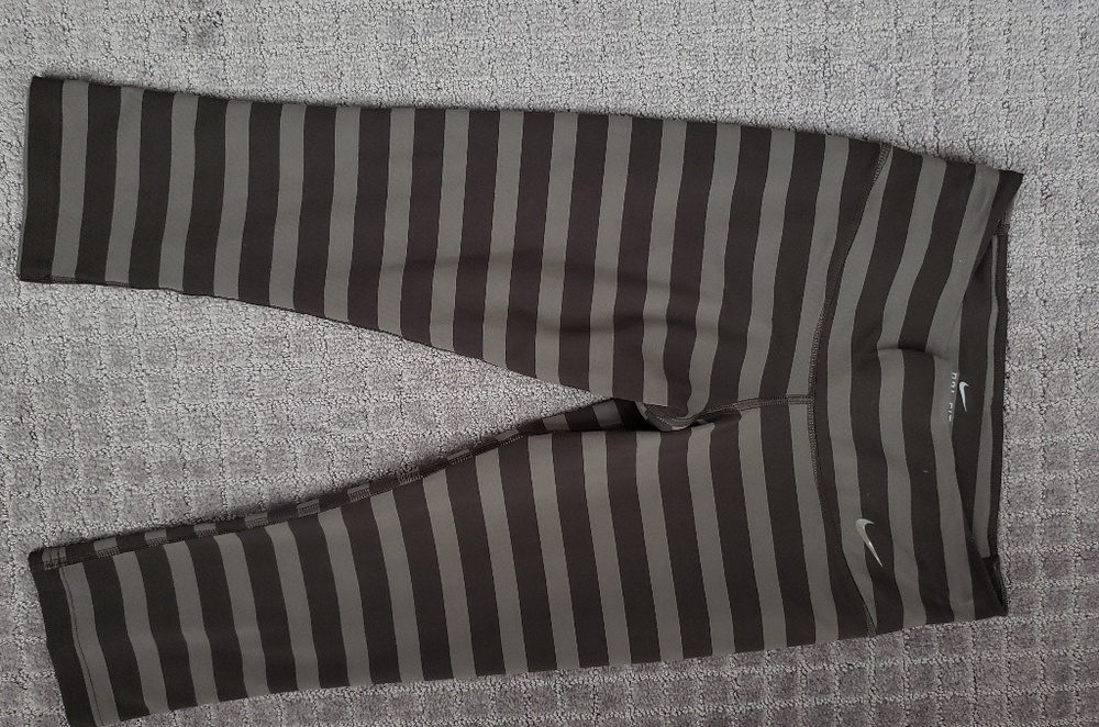 Nike Dri-Fit crop capris